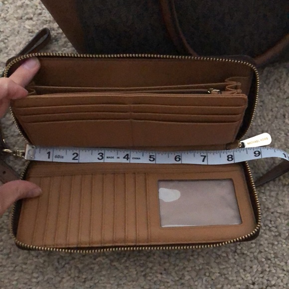 Michael Kors | Purse & Wallet - Picture 4 of 7
